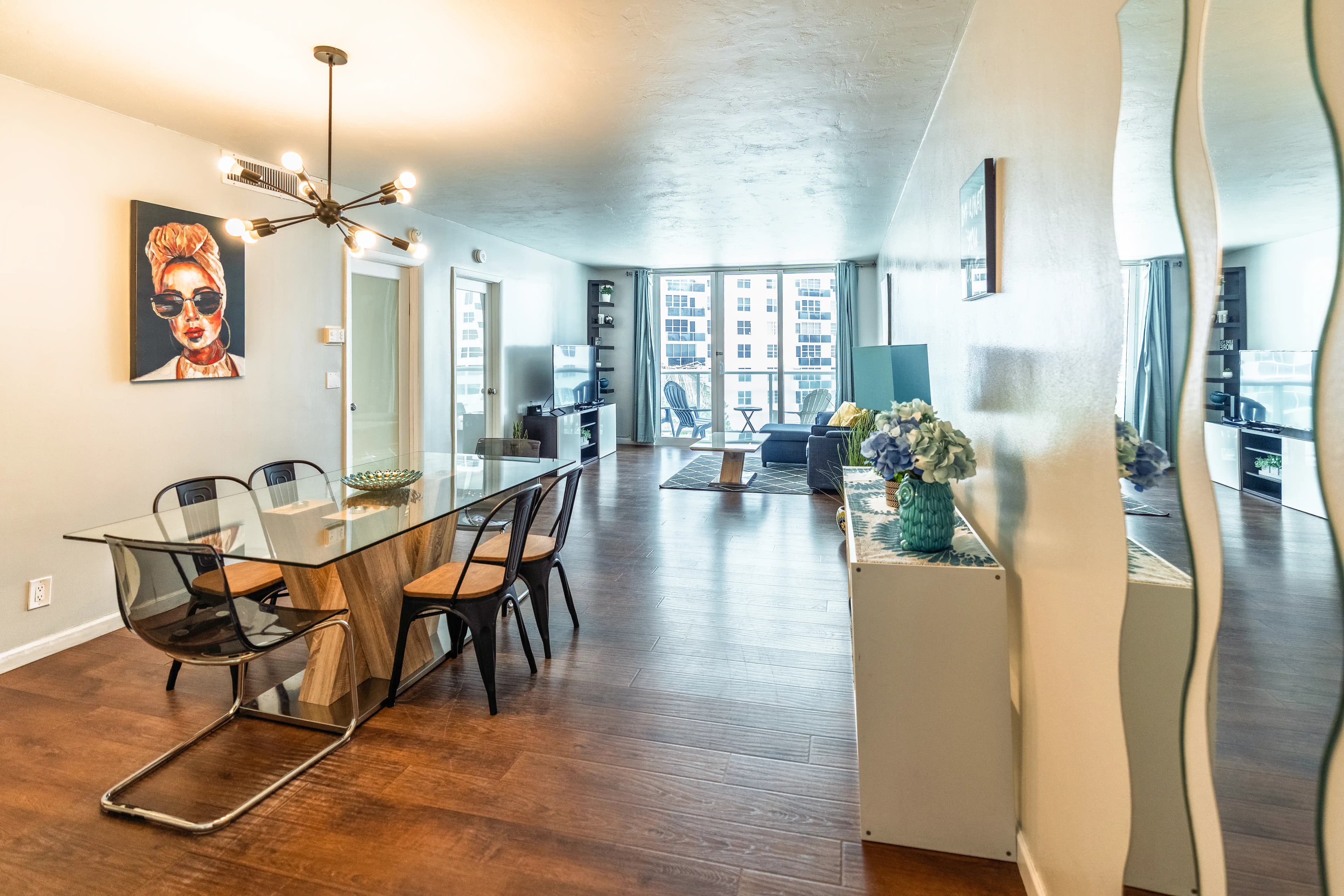 Spacious living area with dining table